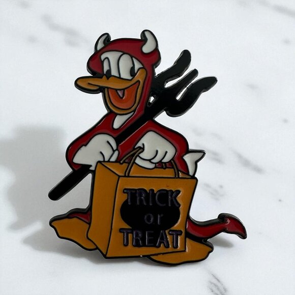DONALD Devil Trick or Treat Enamel Backpack Lapel Pin NEW NWOT - Picture 1 of 4